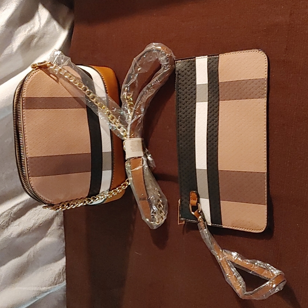 Multicolored brown purse with wrist bag